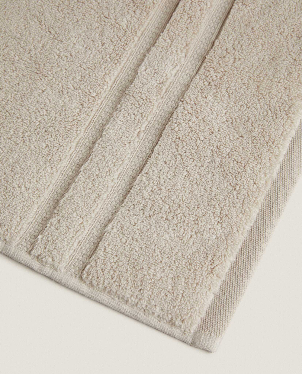 ZARA HOME ПОЛОТЕНЦЕ ИЗ МЯГКОГО ХЛОПКА С ДВОЙНОЙ КАЙМОЙ, ПЕСОЧНЫЙ