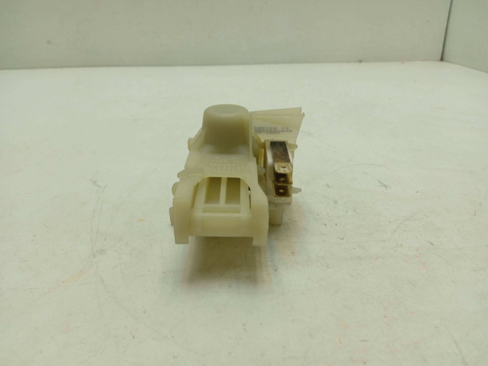 SRV55T03EU/30 ктп17 Замок двери для посудомоечной машины Bosch 5600057948 б/у