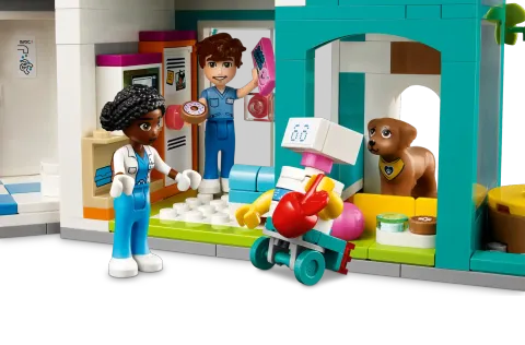 Конструктор LEGO Friends 42621 Больница Хартлейк-Сити