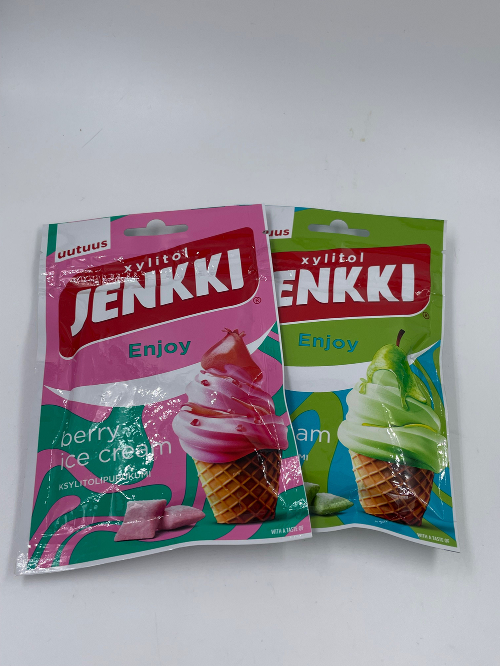 Набор Жевательных резинок Jenkki Enjoy вкус мороженого ягодное и грушевое, с ксилитом, 70 г (2 уп. по 35 г)