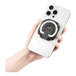 Фонарь для смартфона Wuben E1, чёрный - закреплен на задней панели смартфона в руке