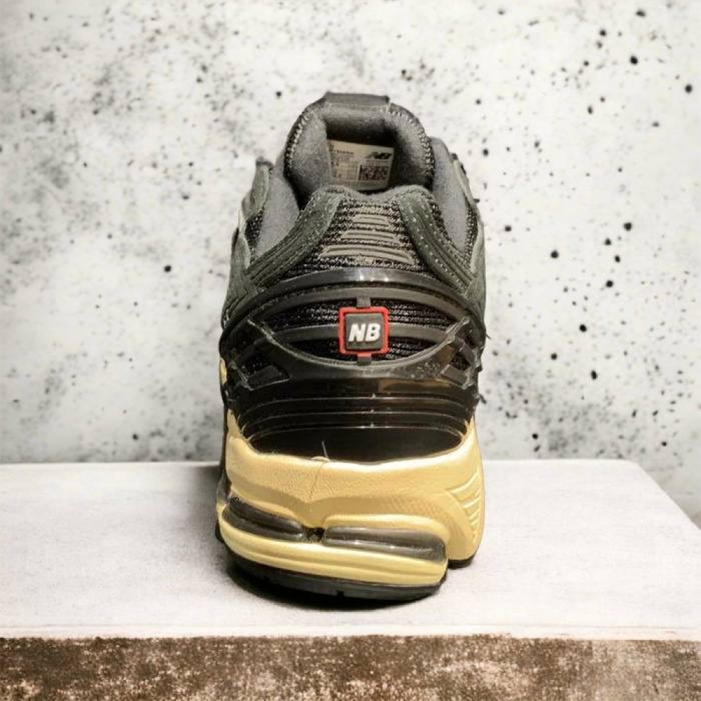 New Balance 1906R • Black