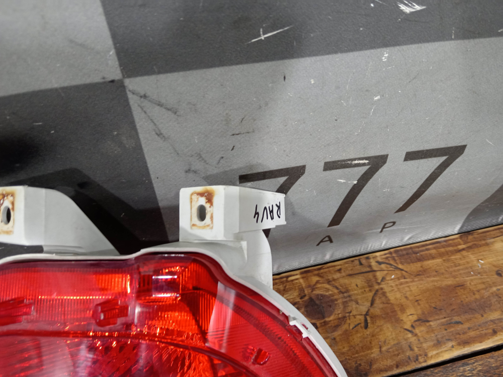 ПТФ задний левый Toyota RAV4 III (XA30) 05-13 Б/У Оригинал 8145642010