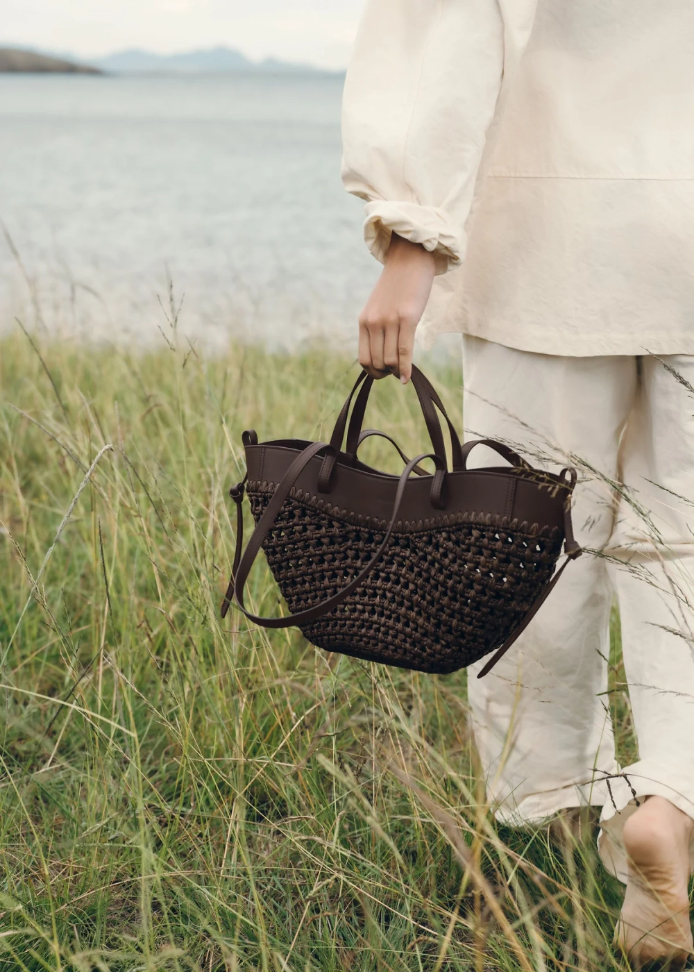 POLENE СУМКА CYME RAFFIA MINI, ЦВЕТ ЧЕРНОГО ДЕРЕВА