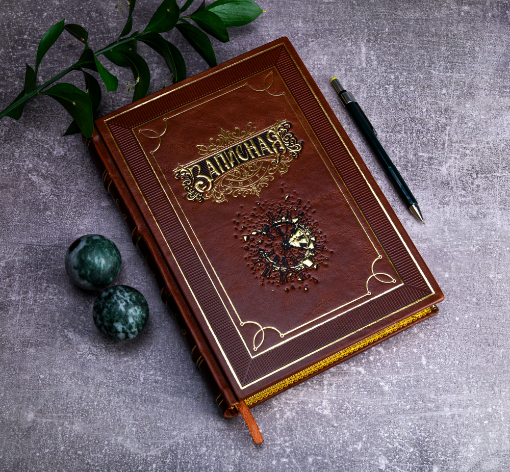 Подарочная записная книга ручной работы. Кожаный переплет.
