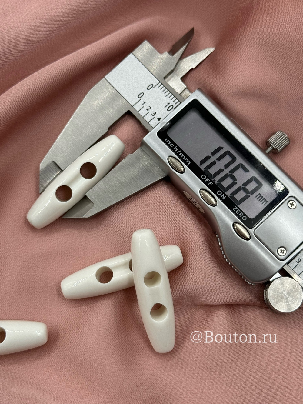 Пуговицы клеванты белые (молочные)