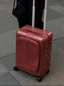 Дорожный чемодан Rimowa Essential Sleeve Cabin с карманом для ноутбука