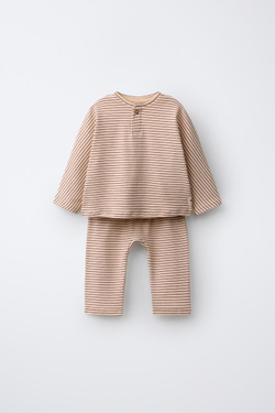 ZARA КОМПЛЕКТ ИЗ ФУТБОЛКИ И БРЮК-ДЖОГГЕРОВ В ПОЛОСКУ, РЫЖЕВАТО-КОРИЧНЕВЫЙ
