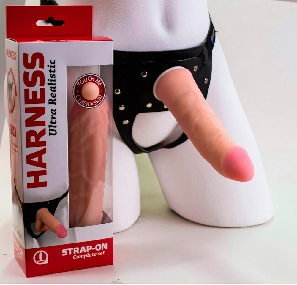 Страпон-трусики с реалистичным фаллосом Harness Ultra Realistic (18 см) (Цвет: телесный с черным)