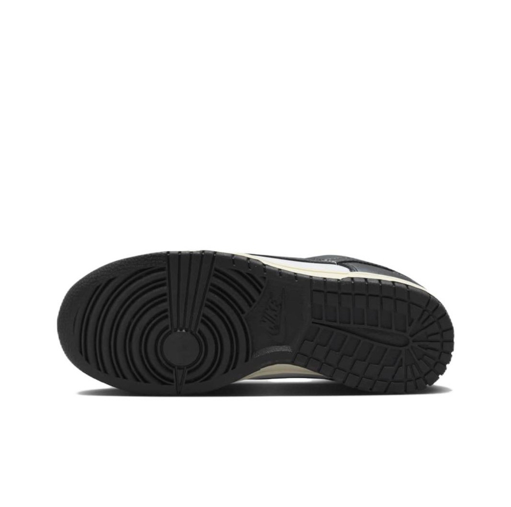 Nike Dunk Low Prm "Vintage Panda"