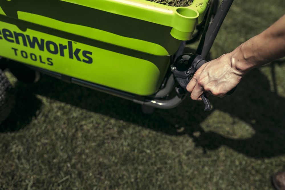 Аккумуляторная самоходная садовая тележка Greenwork G40GCK6,7400007UG, 40v, 106 л, АКБ 5 А·ч и ЗУ
