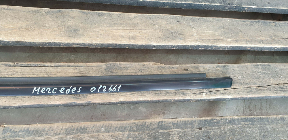 Молдинг задней правой форточки GL GLS (X166) Б/У Оригинал A1666904400