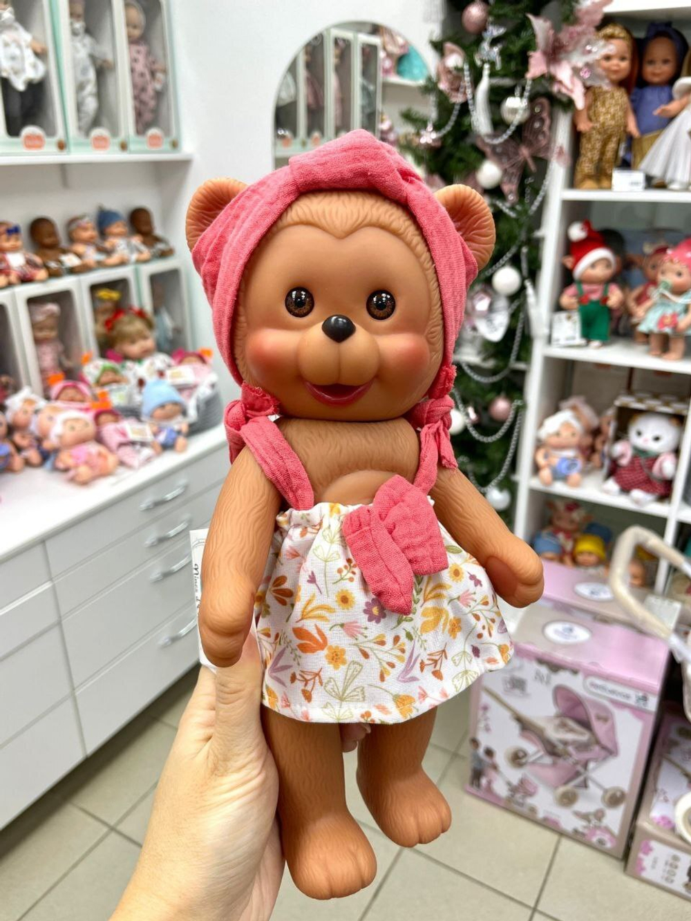 Мишка в розовом Nines d'Onil, 28 см. Упаковка фирменный рюкзачок