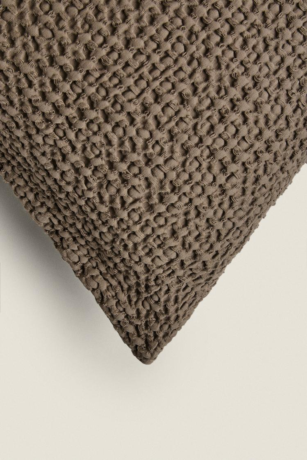 ZARA HOME ЧЕХОЛ ДЛЯ ДЕКОРАТИВНОЙ ПОДУШКИ ИЗ РЕЛЬЕФНОЙ ТКАНИ, СЕРО-КОРИЧНЕВЫЙ