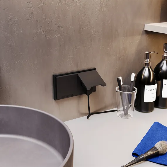 Розетка с крышкой Voltum S70 Черный матовый VLS040308