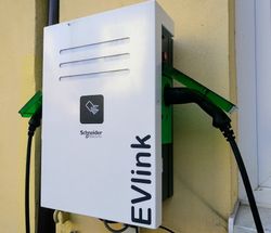 Зарядная станция EVlink PARKING Wall, RIFD (EVW2S7P44R)