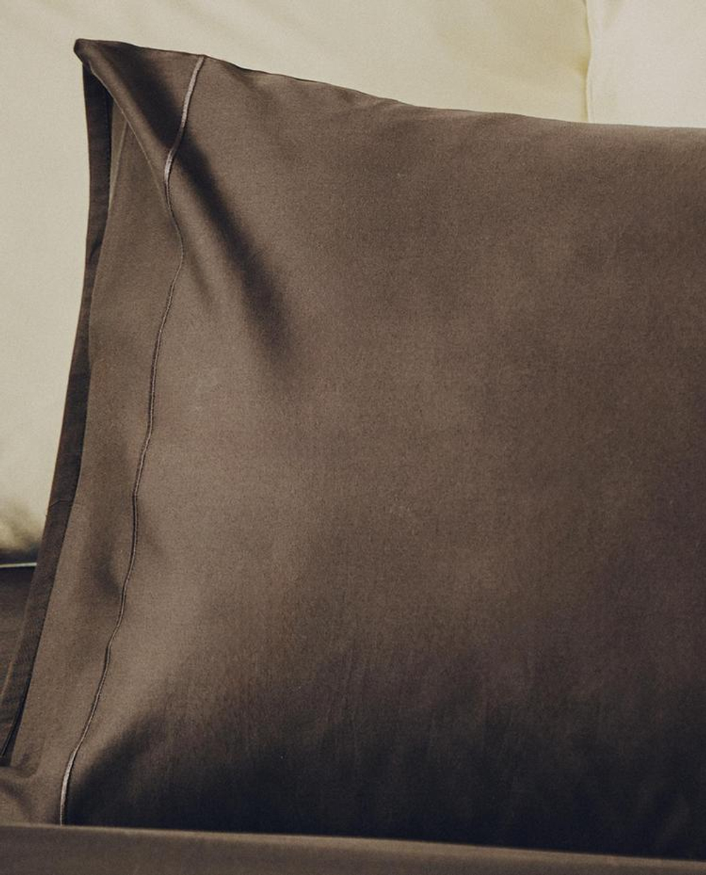 ZARA HOME САТИНОВАЯ НАВОЛОЧКА, КОРИЧНЕВЫЙ