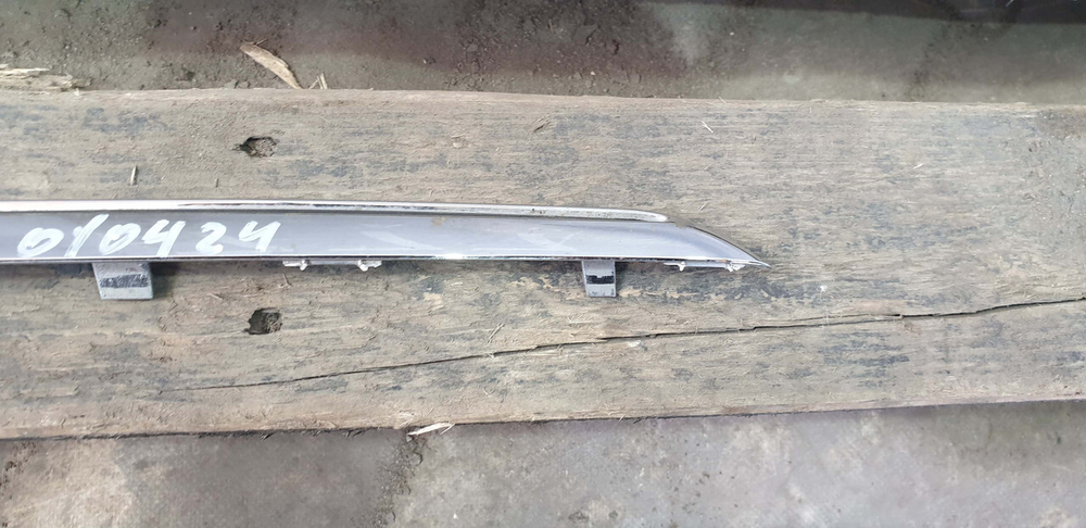 Молдинг решетки радиатора Mercedes E (W213) 16-20 Б/У Оригинал A2138880473
