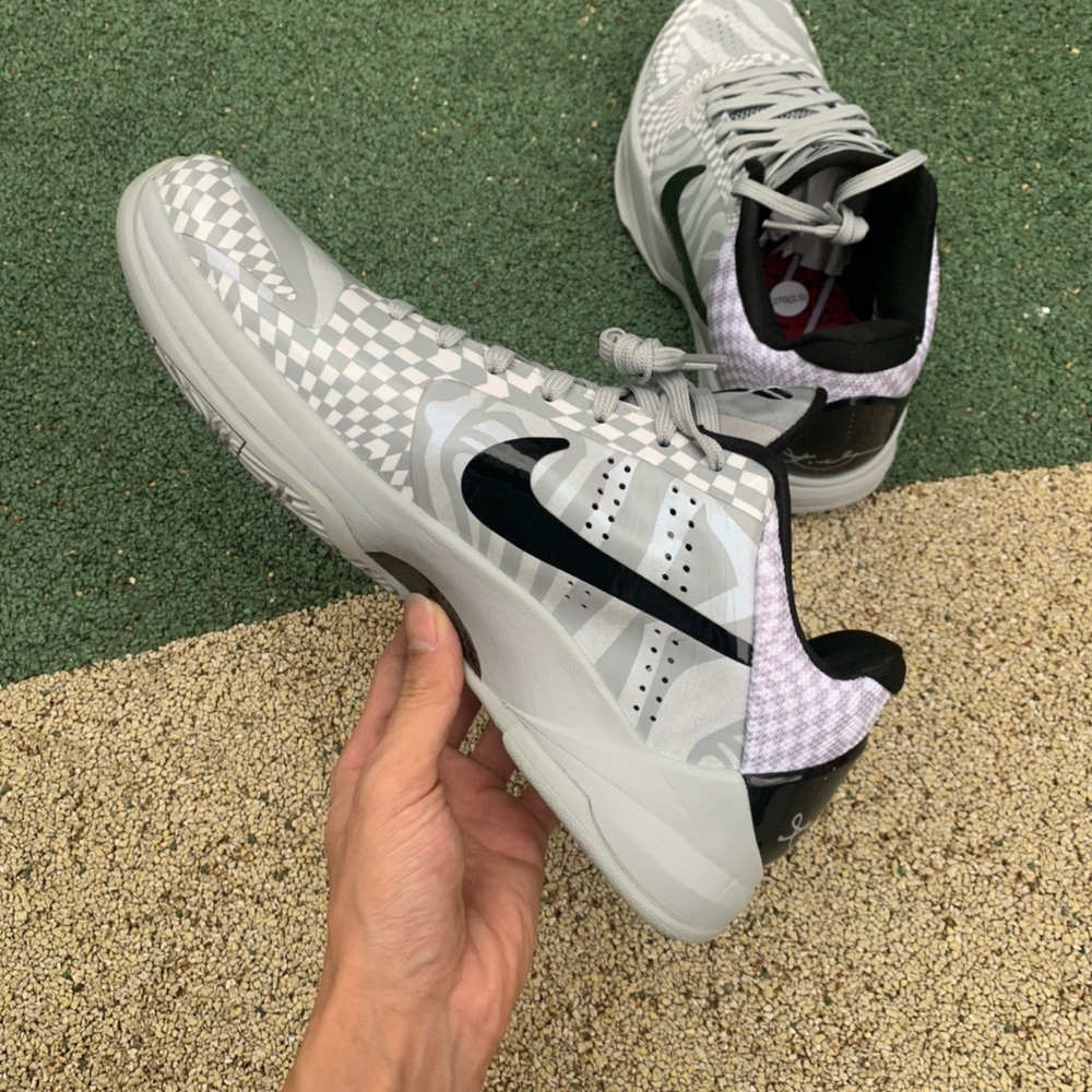 ZOOM KOBE 5 PROTRO 'ZEBRA'