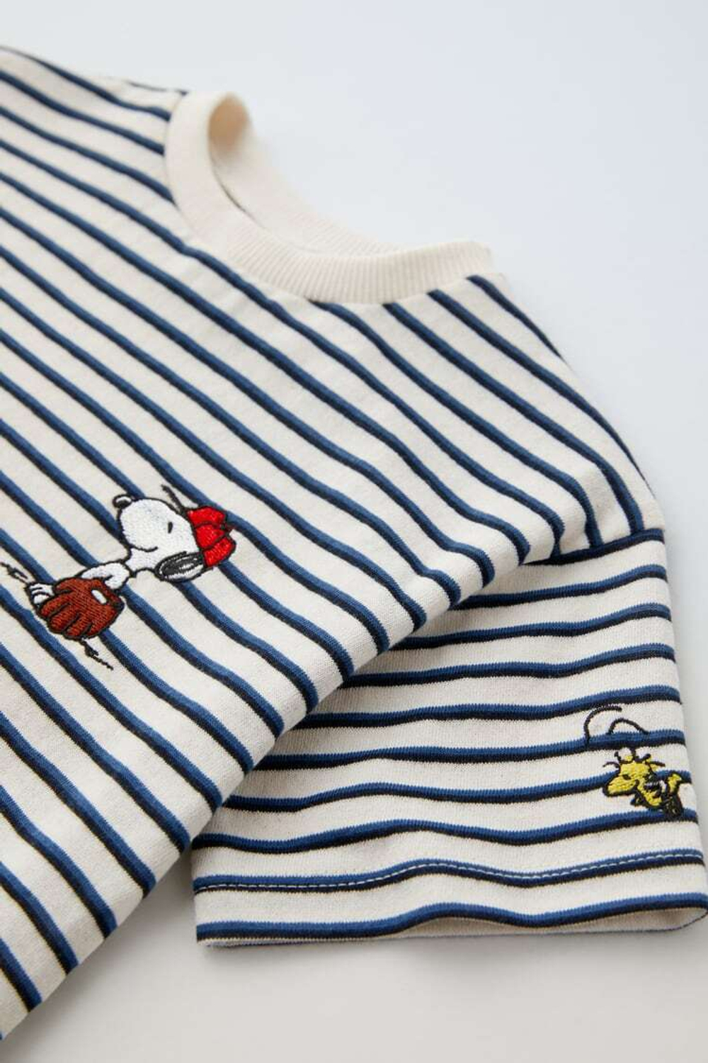 ZARA ФУТБОЛКА С ПРИНТОМ SNOOPY PEANUTS™, БЕЛЫЙ