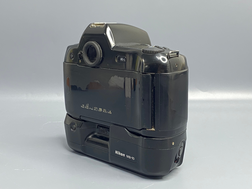 Nikon F90X + Nikon MB-10