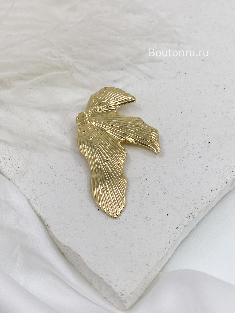 Брошь золото лепесток