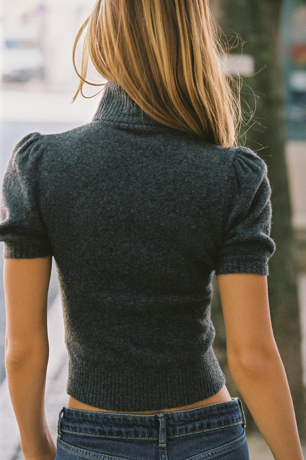 ZARA ТРИКОТАЖНЫЙ ТОП С ОБЪЕМНЫМИ РУКАВАМИ, СЕРЫЙ
