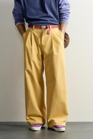 ZARA - FRUIT OF THE LOOM™ БРЮКИ-ЧИНО В СКЛАДКУ, ГОРЧИЧНЫЙ
