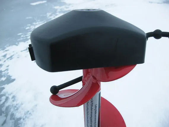Ледобур REXTOR Storm 150 mm, футляр защиты ножей.