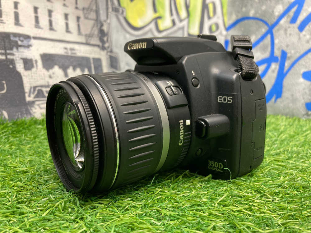 Canon EOS 350D Kit EF-S 18-55mm 3.5-5.6 II