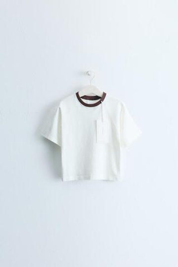 ZARA TIMELESS — ФУТБОЛКА С КОНТРАСТНОЙ ОТДЕЛКОЙ, ЭКРЮ