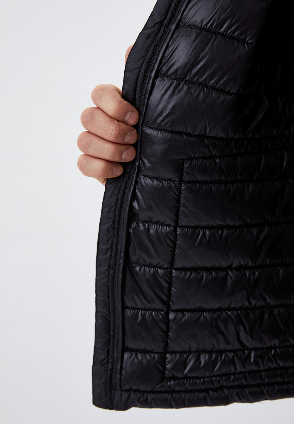 Куртка LAGERFELD 505083 черная, зеленым лого