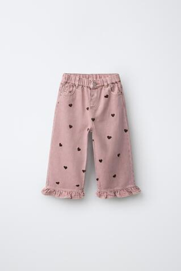 ZARA ДЖИНСЫ-КЮЛОТЫ С ВОЛАНАМИ И ВЫШИВКОЙ «СЕРДЕЧКИ», ПУДРОВО-РОЗОВЫЙ