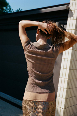 ZARA ТОП ИЗ ТРИКОТАЖА С КРУЖЕВОМ И БЛЕСТЯЩЕЙ НИТЬЮ, ЗОЛОТИСТЫЙ