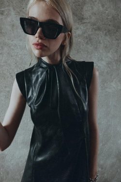 ZARA МИНИ-ПЛАТЬЕ ИЗ ИСКУССТВЕННОЙ КОЖИ, ЧЕРНЫЙ