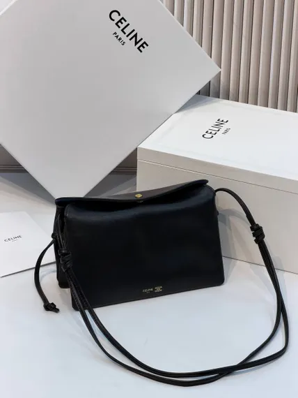 Сумка CELINE TRIO FLAP IN SMOOTH LAMBSKIN