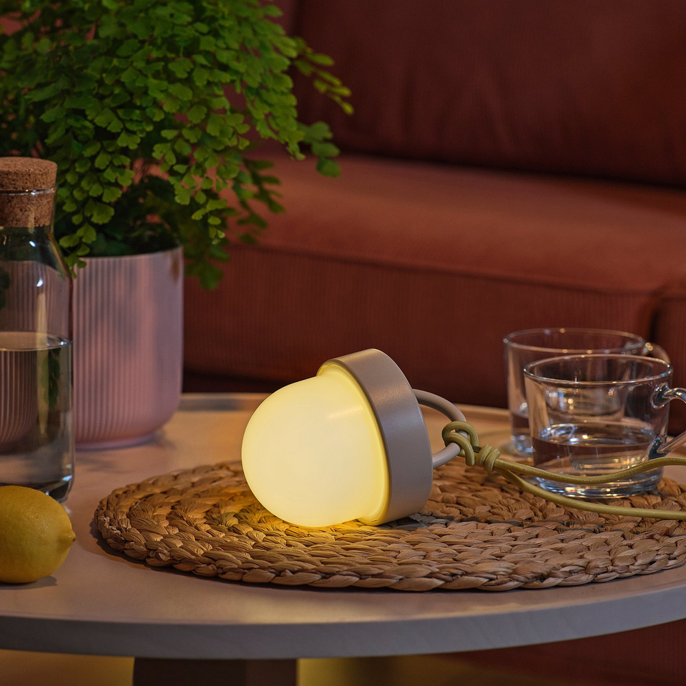 IKEA SOLVINDEN  (ИКЕА СОЛВИНДЕН)  -  Подвесной светильник LED на солнечной батарее - для улицы, бежевый 10 см