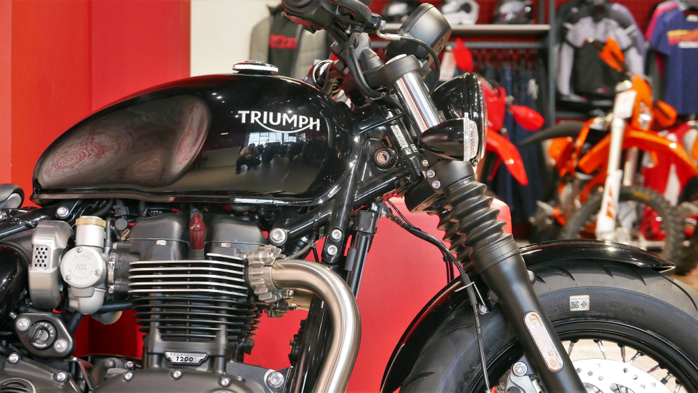 TRIUMPH BONNEVILLE BOBBER 2025
