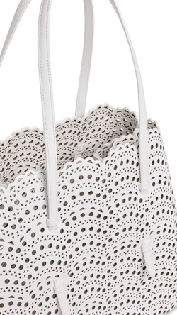 ALAÏA СУМКА MINA 37 ИЗ ТЕЛЯЧЬЕЙ КОЖИ, КРЕМОВЫЙ