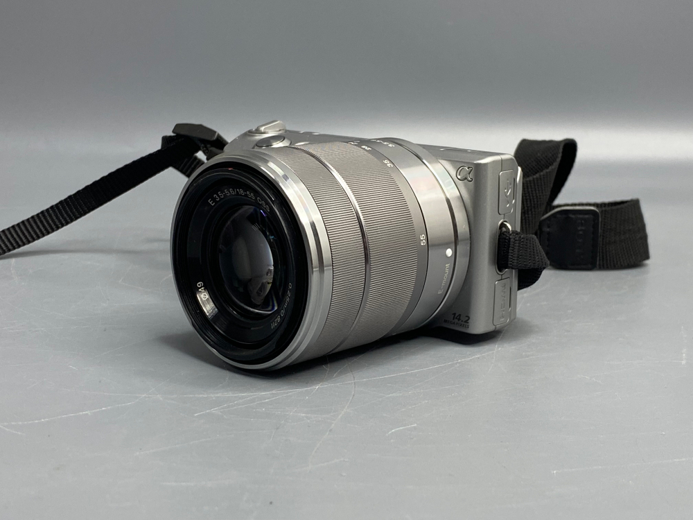 Sony NEX-5 + 18-55mm