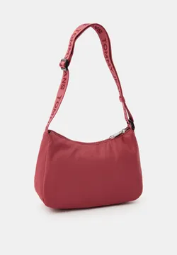 Сумка TOMMY JEANS TJW ESS DAILY SHOULDER BAG