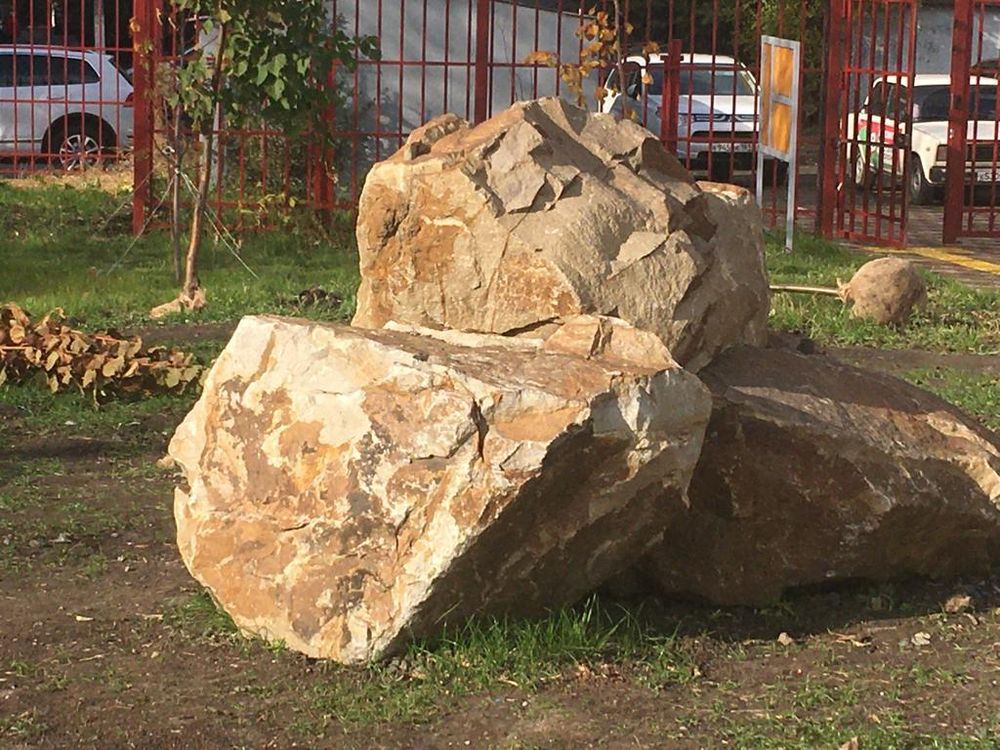 Глыба камень декоративный Андезит Глыба камень декоративный Андезит