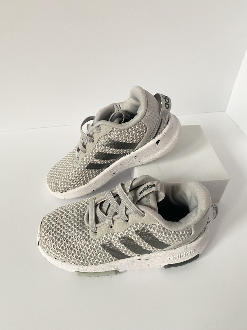 Кроссовки Adidas, 24