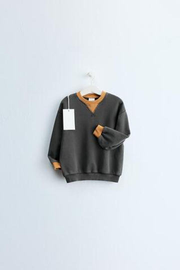 ZARA TIMELESS — ОДНОТОННАЯ ТОЛСТОВКА С КОНТРАСТНОЙ ОТДЕЛКОЙ, АНТРАЦИТОВО-СЕРЫЙ