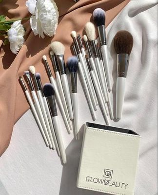 GLOWBEAUTY кисточка в тубусе белый