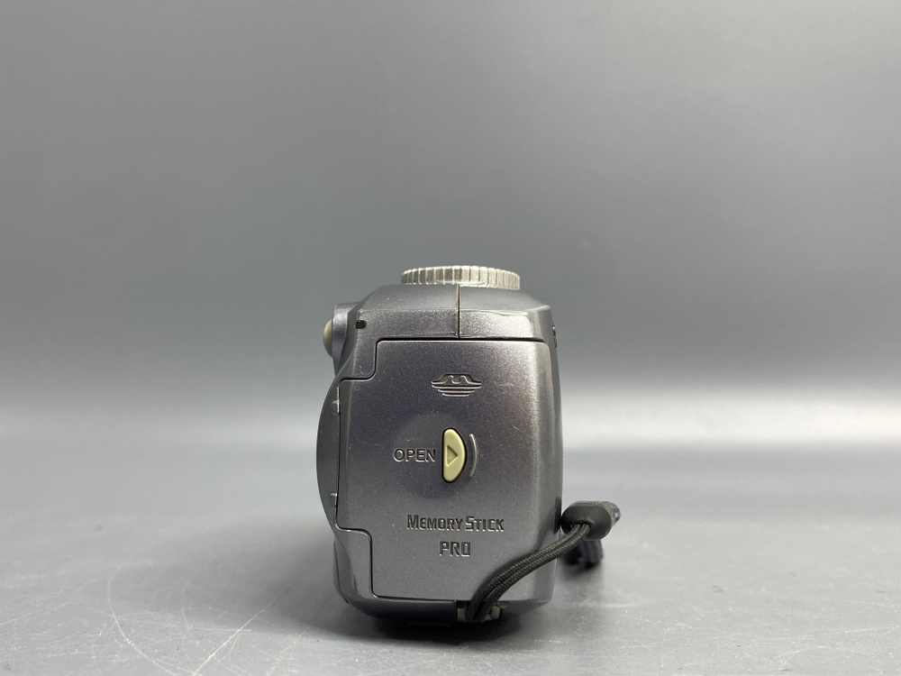 Sony Cyber-shot DSC-P93