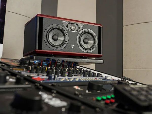 Focal Twin 6 - новая студийная акустика Focal Twin 6 - новая студийная акустика