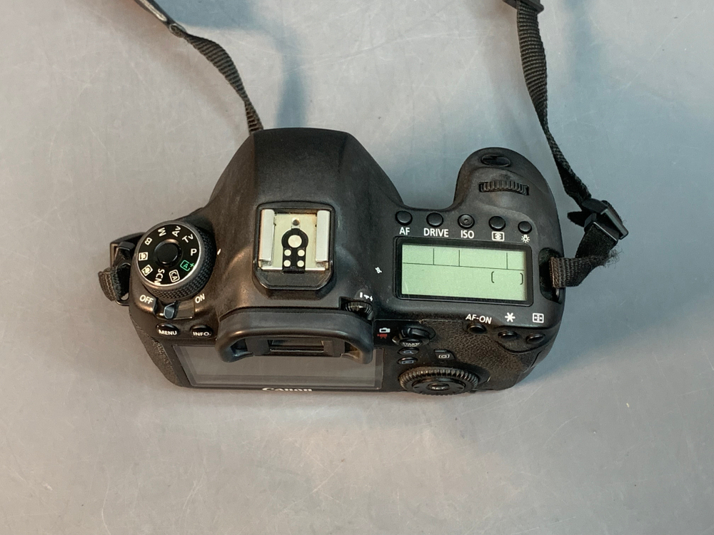 Canon EOS 6D 215.907 Кадров