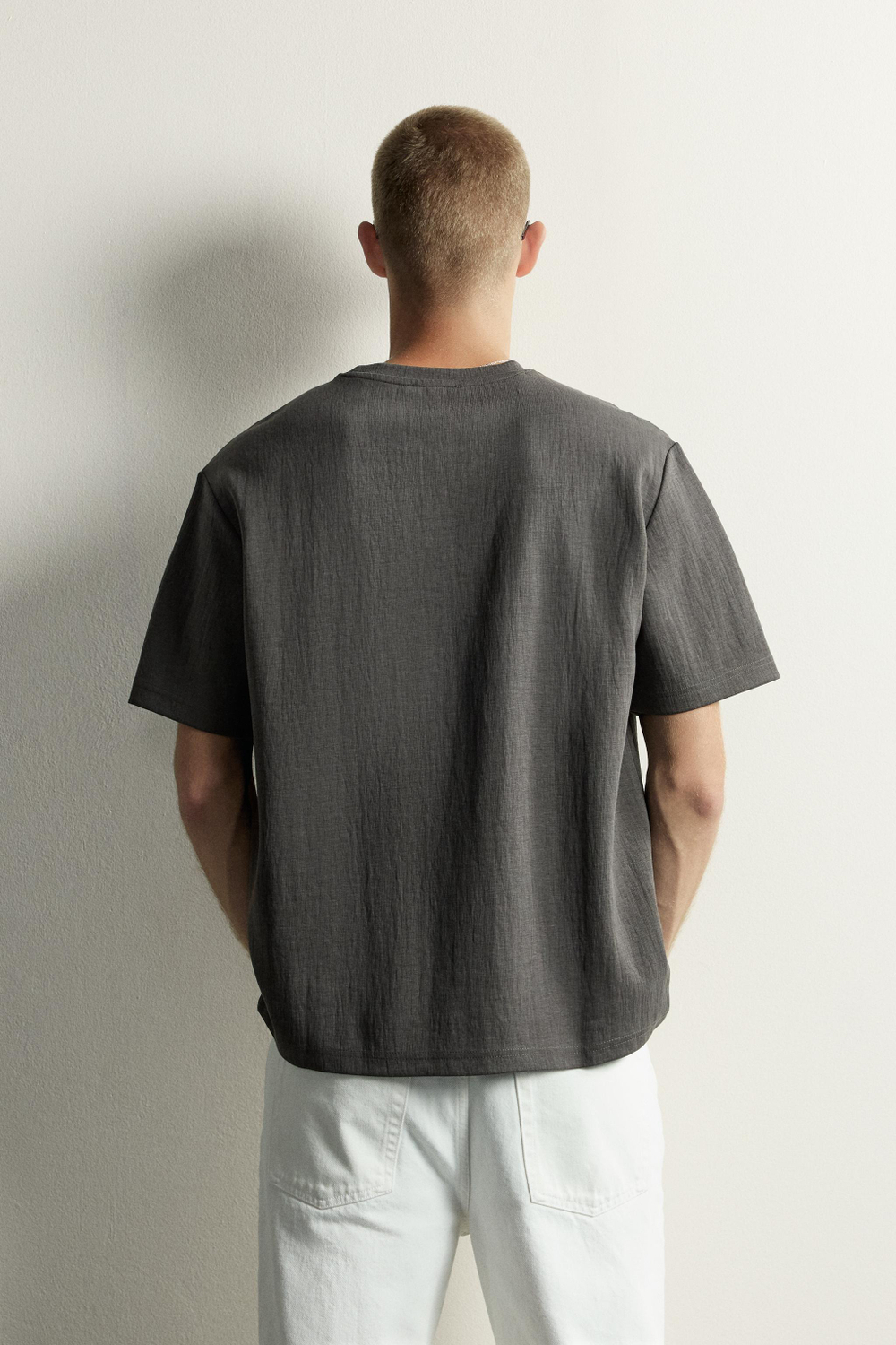 ФУТБОЛКА RELAXED FIT ИЗ РЕЛЬЕФНОЙ ТКАНИ — ZARA · 8054/338