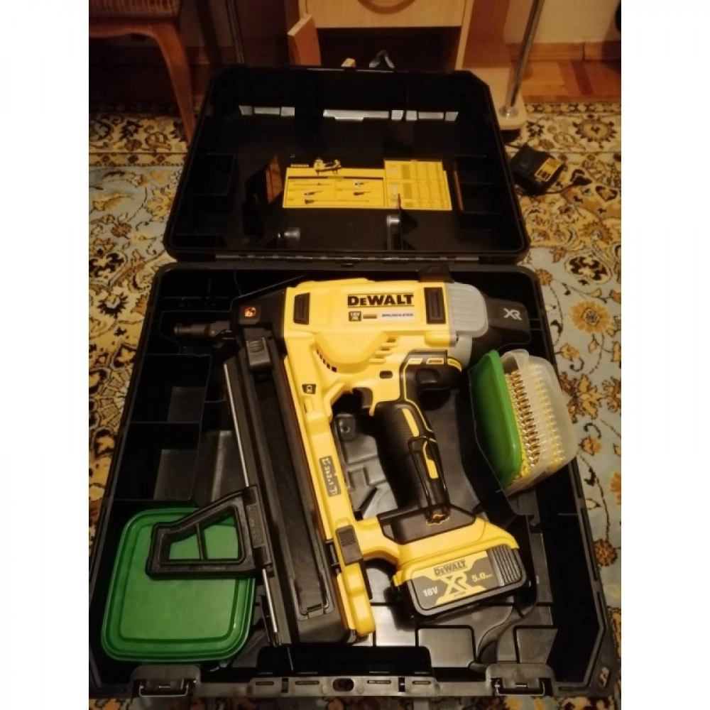 Пистолет монтажный DeWalt DCN890N
